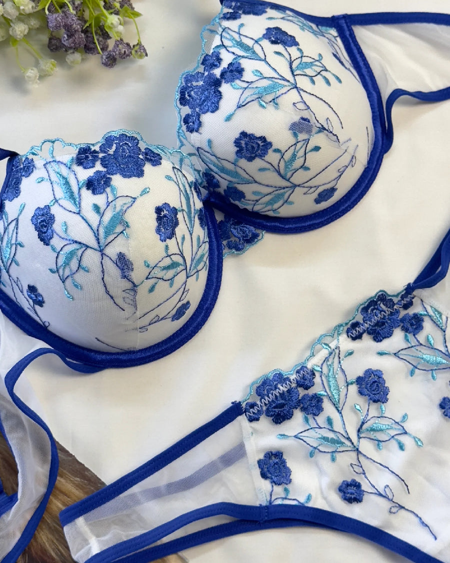 Embroidered Single Padded Bra And Panty Set In Pakistan - Bespose