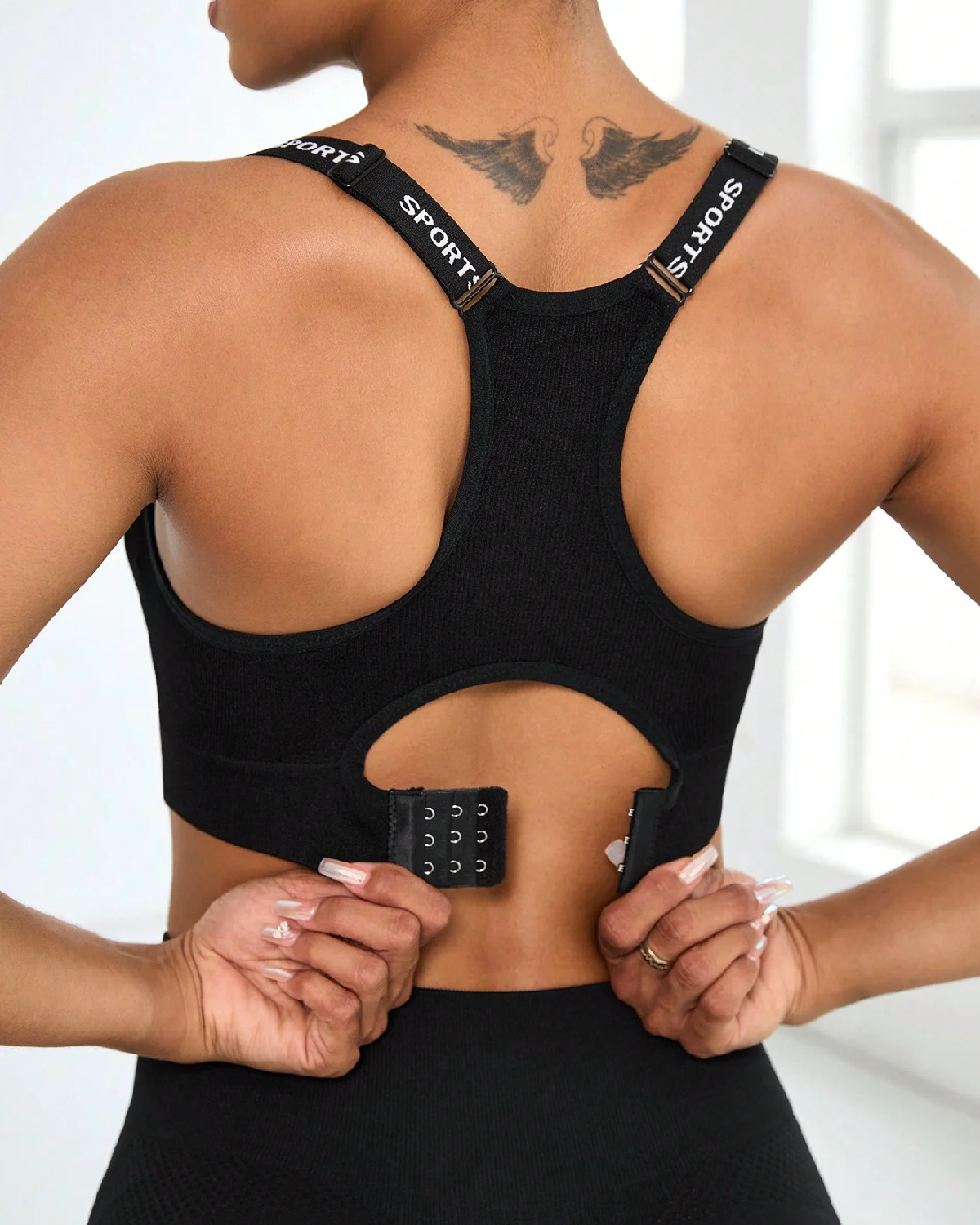 Women's Seamless Sports Bra With Letter Jacquard Strap