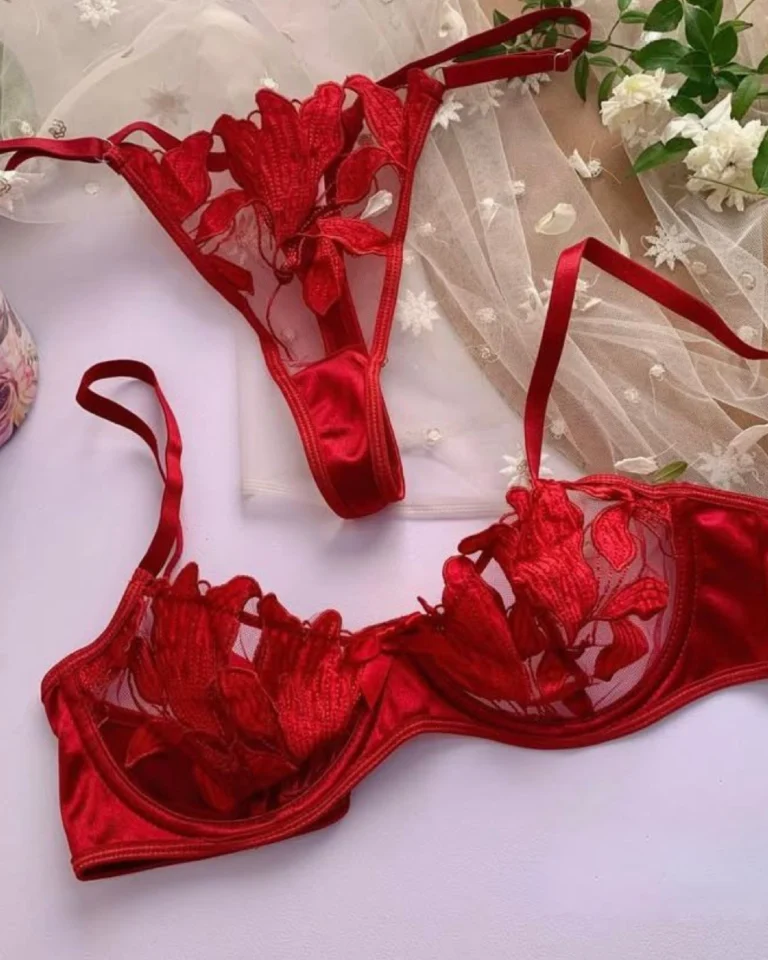 Alluring Elegant Floral Embroidery Lingerie Set - Red